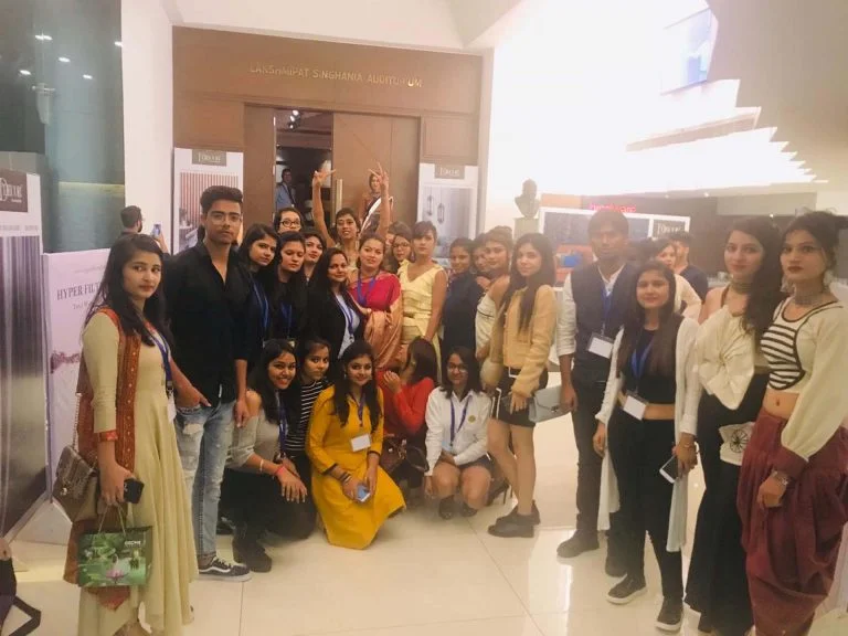 THE EMERGING TRENDS IN THE FASHION INDUSTRY OF INDIA THE EMERGING TRENDS IN THE FASHION INDUSTRY OF INDIA